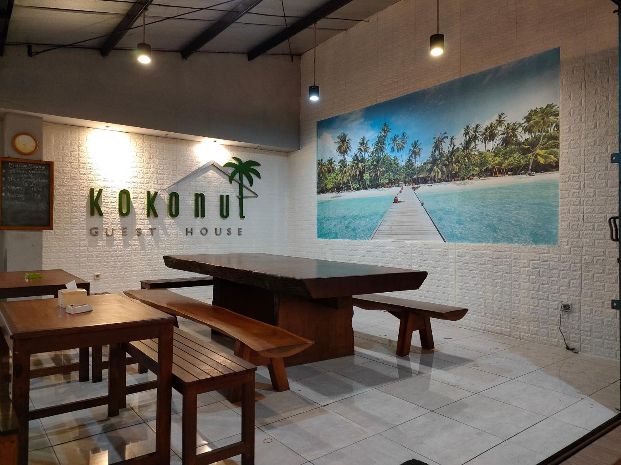 Kokonut Guesthouse 수라바야 외부 사진