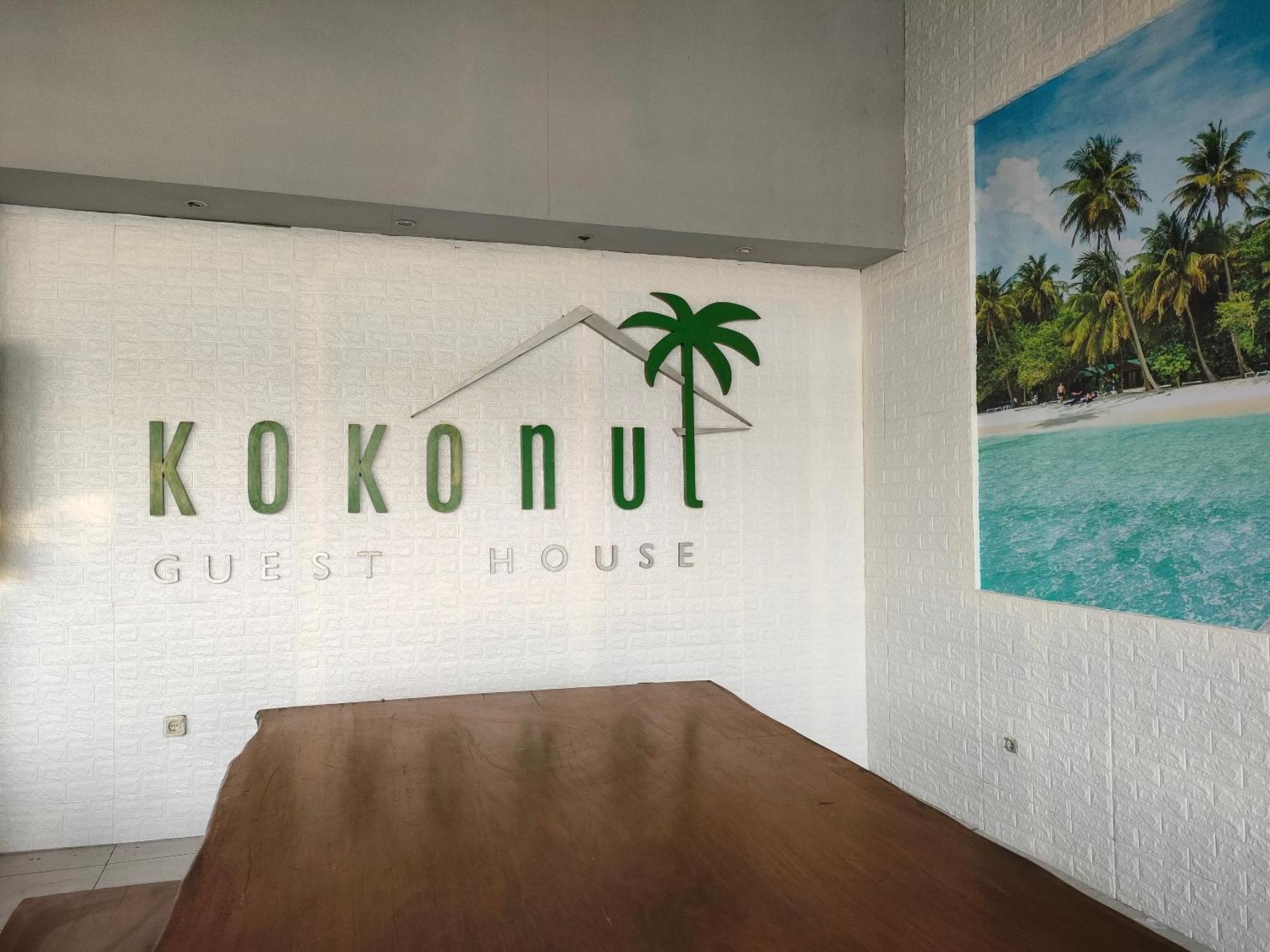 Kokonut Guesthouse 수라바야 외부 사진