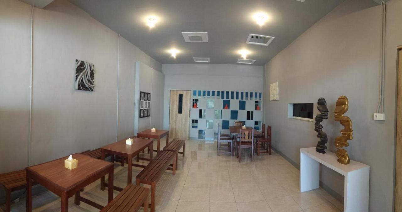Kokonut Guesthouse 수라바야 외부 사진