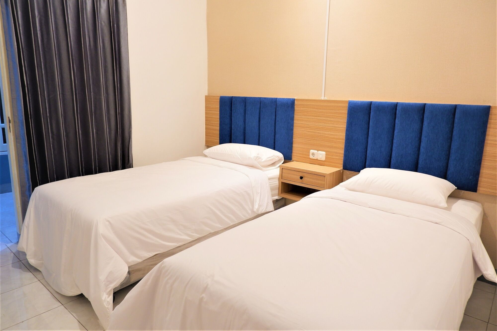 Kokonut Guesthouse 수라바야 외부 사진