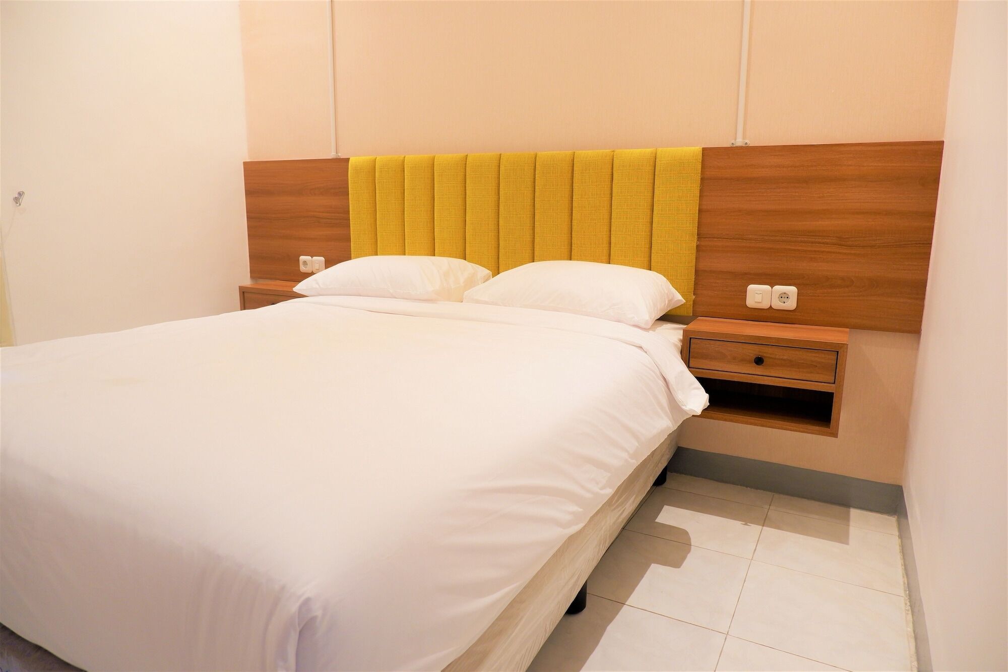 Kokonut Guesthouse 수라바야 외부 사진
