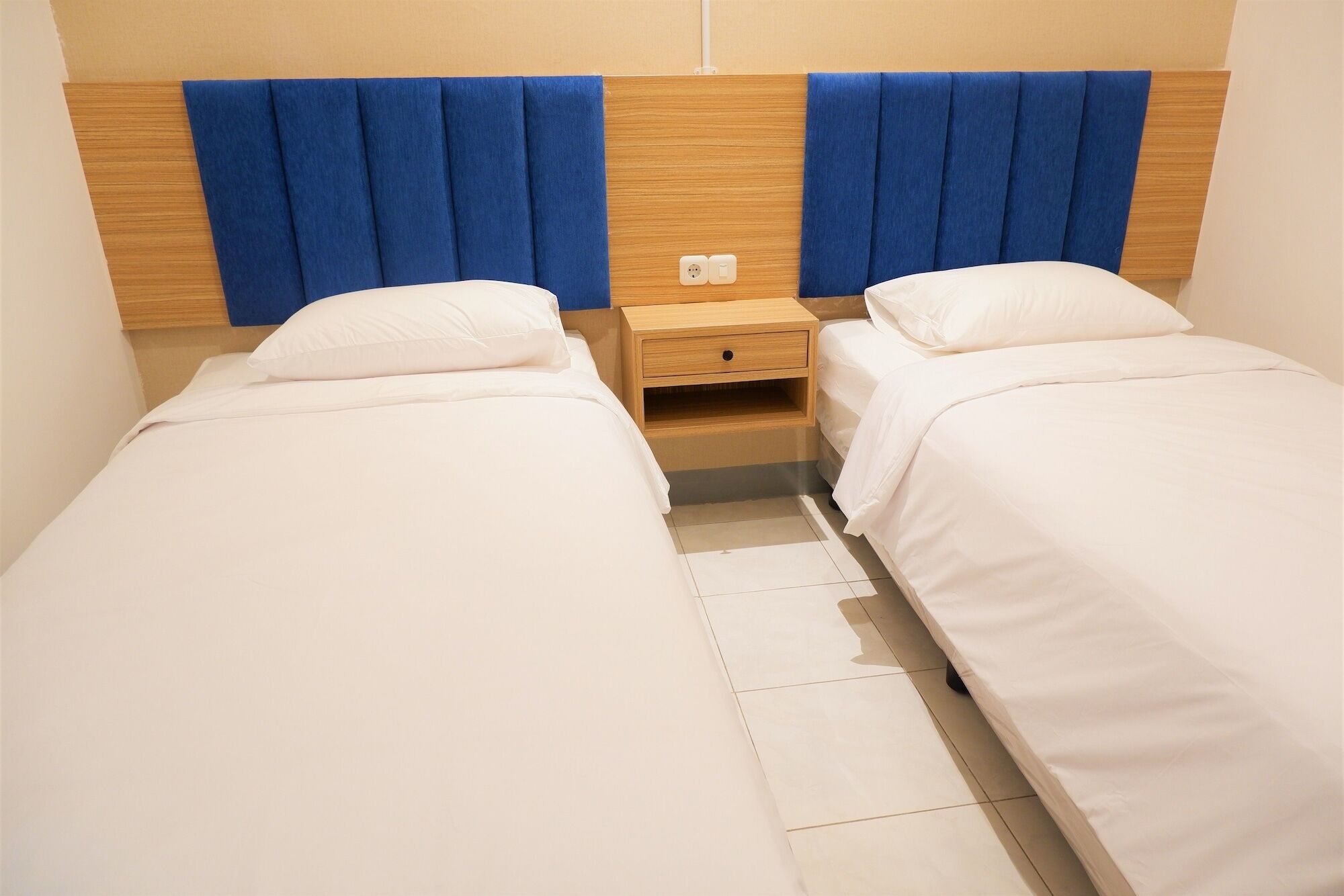 Kokonut Guesthouse 수라바야 외부 사진